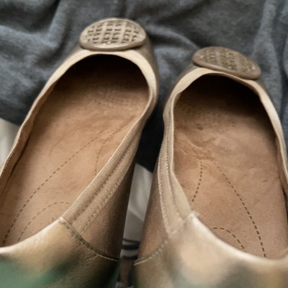 Pre-owned Gold Clark Woman Shoes - Picture 6 of 7